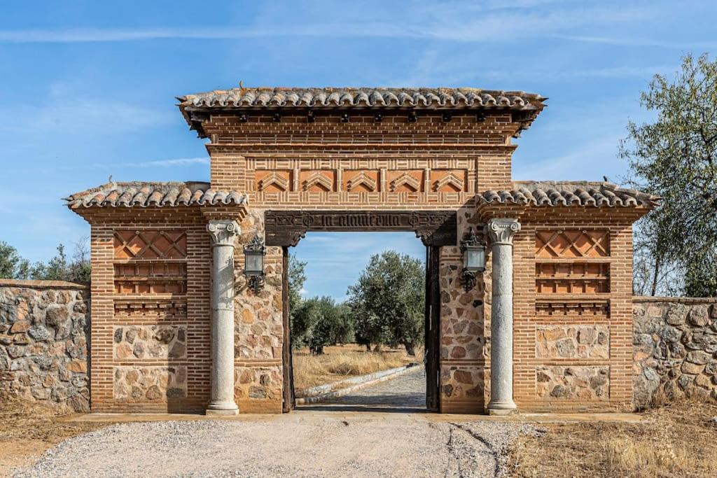Casa Palacio Toledo Puy Du Fou Bagian luar foto