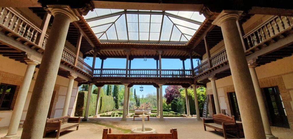Casa Palacio Toledo Puy Du Fou Bagian luar foto